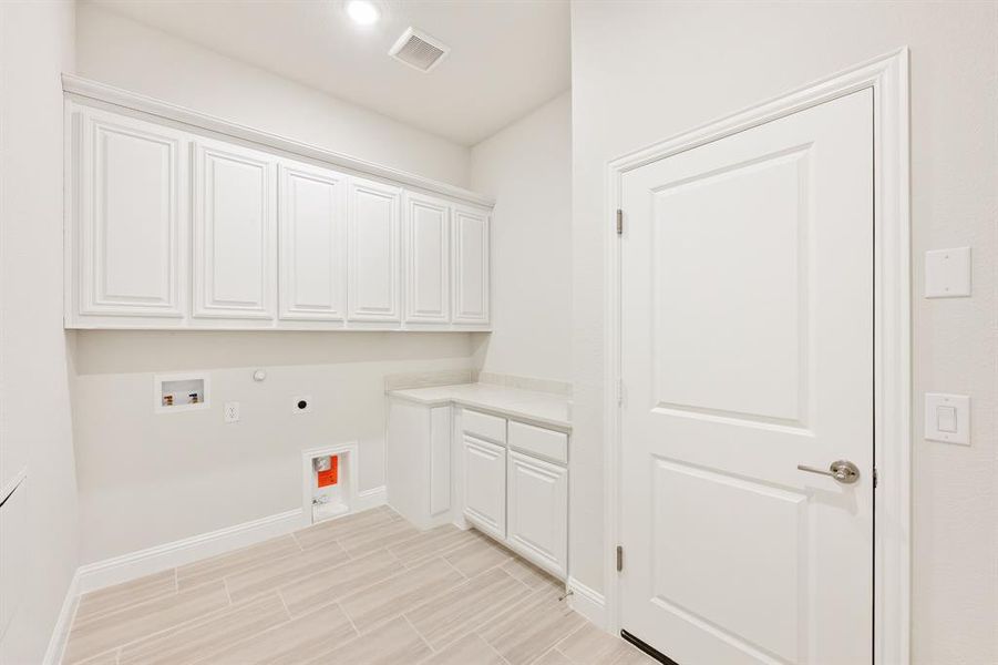 Furnished interior view inside a new home in Addison Hills, Cedar Hill (Image 9).