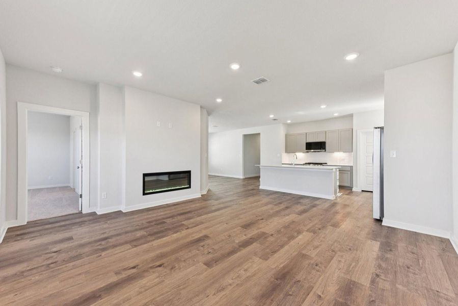 Spacious, unfurnished interior of a new home in Stallion Run, Buda (Image 17).