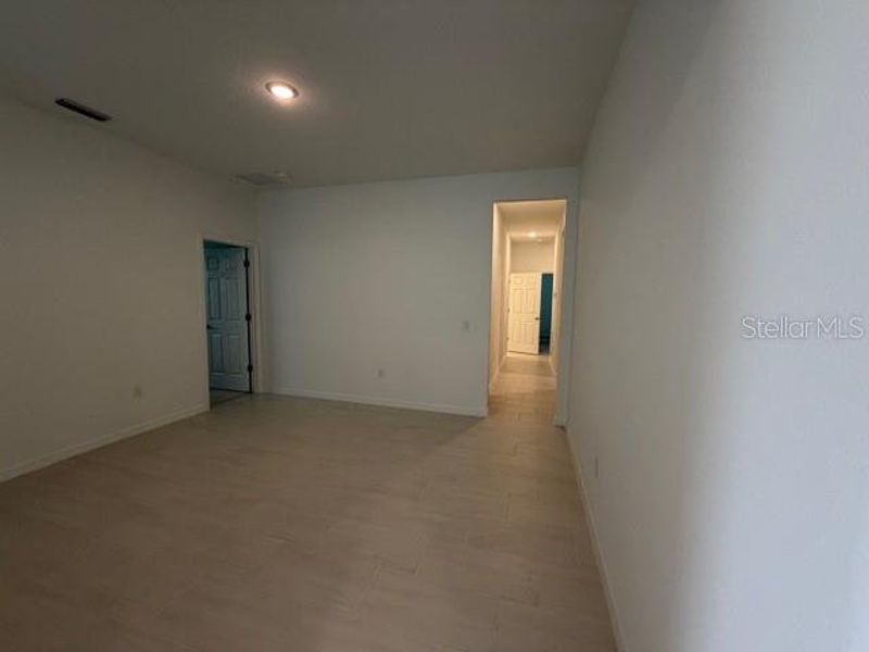 Spacious, unfurnished interior of a new home in , Kissimmee (Image 5).