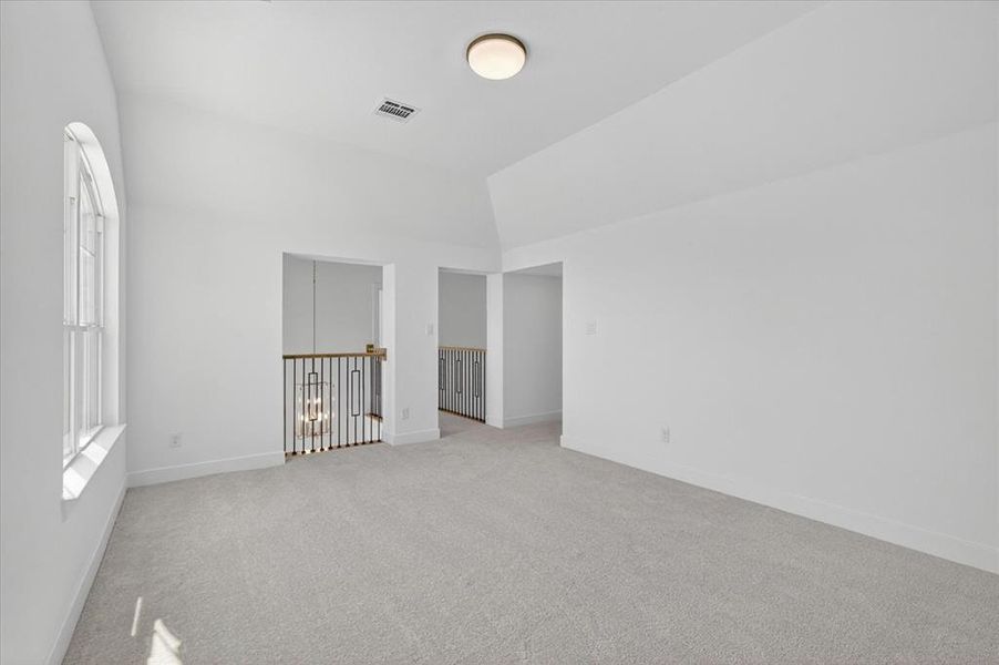 Spacious, unfurnished interior of a new home in Quail Hollow, Rockwall (Image 23).