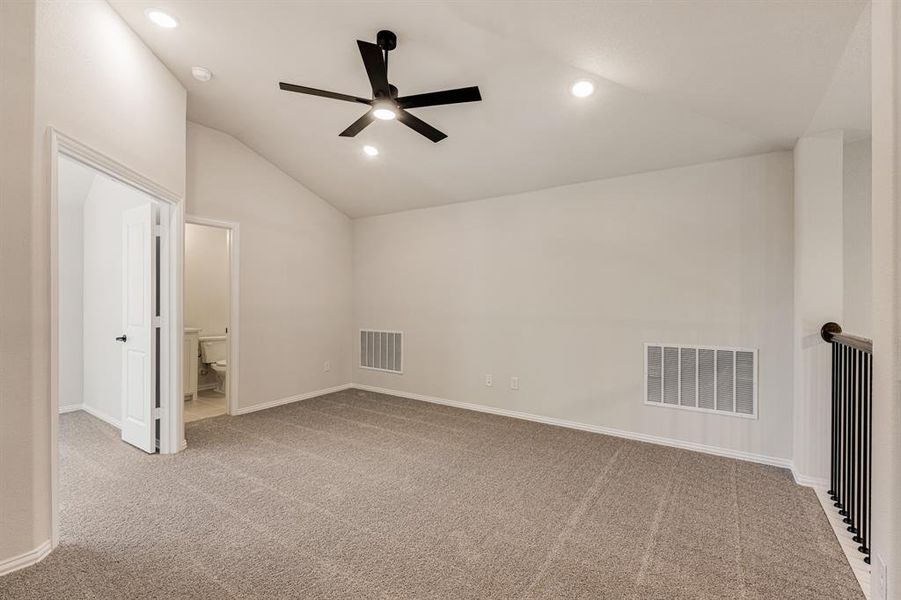 Spacious, unfurnished interior of a new home in Sable Creek, Sanger (Image 15).