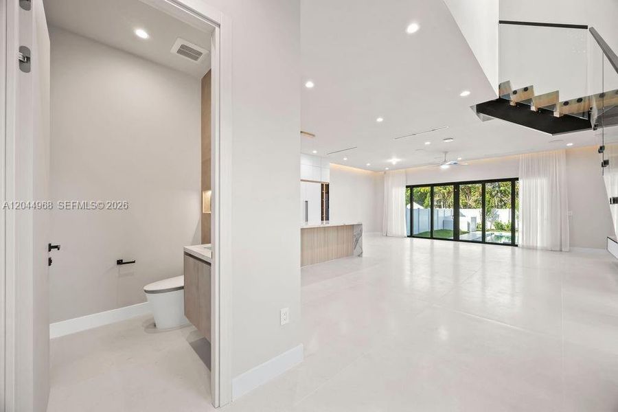 Spacious, unfurnished interior of a new home in , Fort Lauderdale (Image 38).