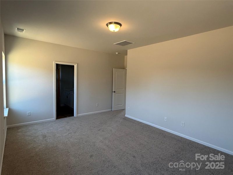 Spacious, unfurnished interior of a new home in Cedar Meadows, Monroe (Image 37).