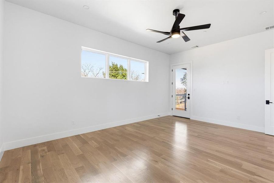 Bed #5 Up with Balcony Access