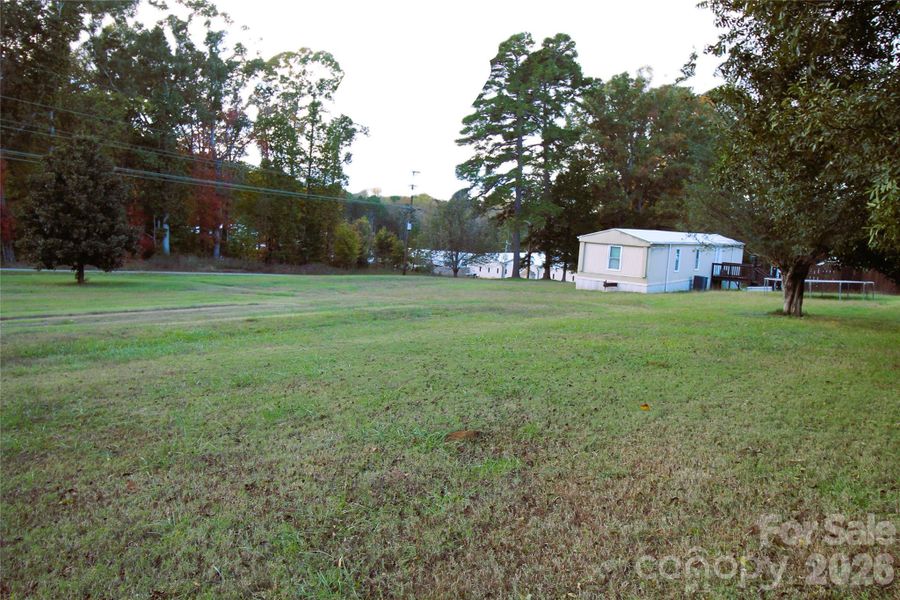 Natural landscape and outdoor views near in Gastonia (Image 5). Natural landscape and outdoor views near in Gastonia (Image 5).