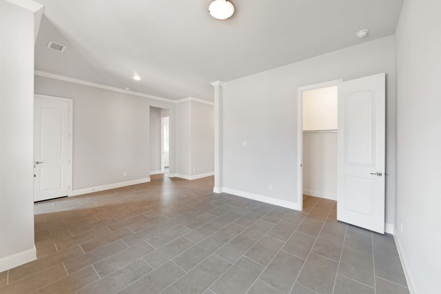 Representative unfurnished interior of a home built from the Bridgeport by UnionMain Homes in Lake Breeze, Lavon (Image 27).