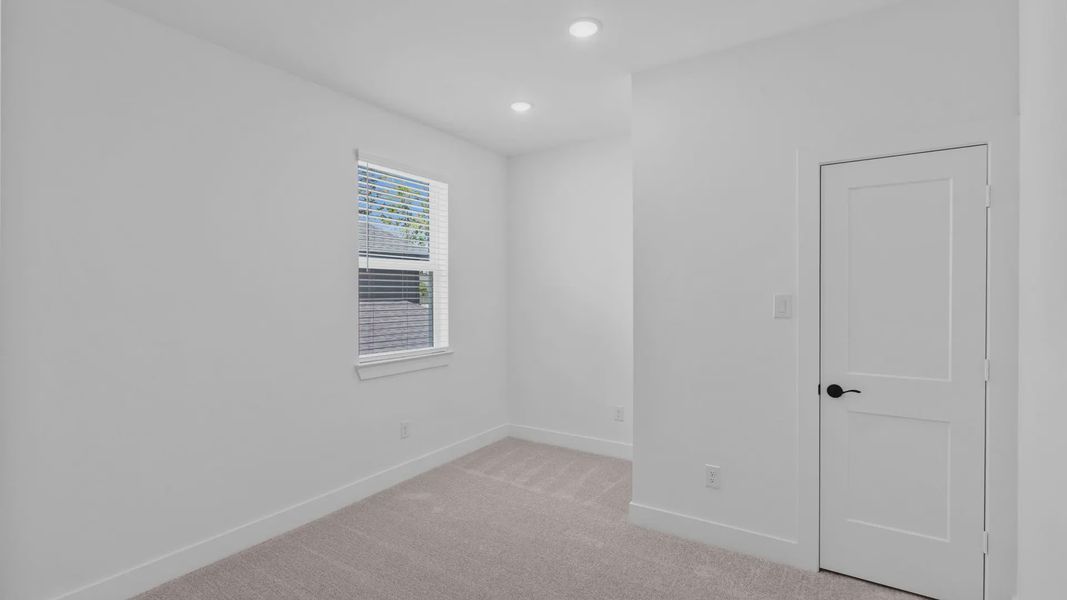 Spacious, unfurnished interior of a new home in Evergreen 60s, Conroe (Image 32).
