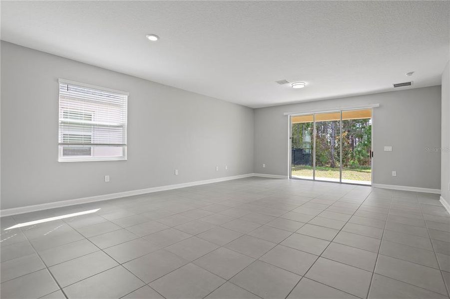 Spacious, unfurnished interior of a new home in , Davenport (Image 16).