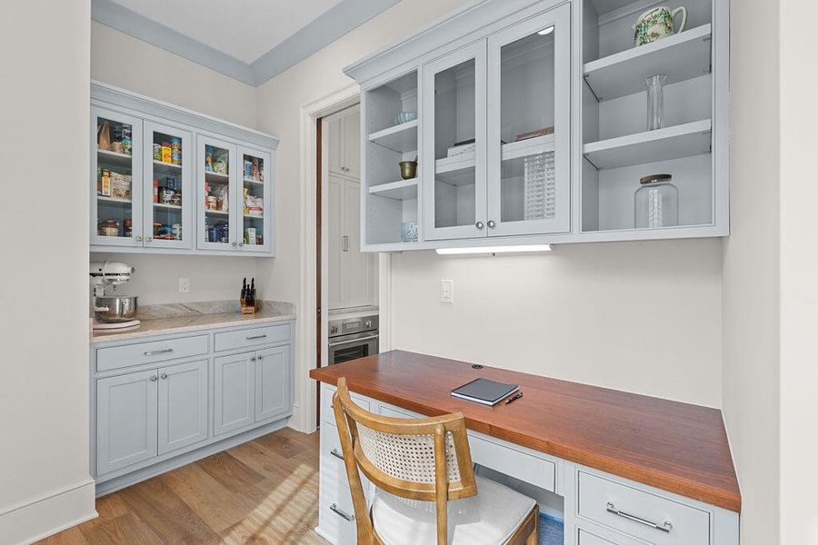 Furnished interior view inside a new home in , Kiawah Island (Image 16).