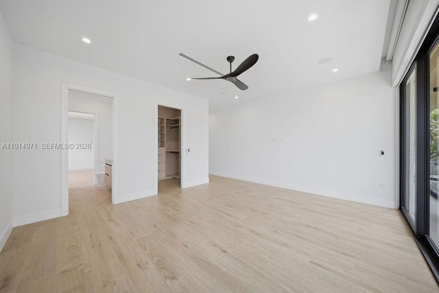 Spacious, unfurnished interior of a new home in , Fort Lauderdale (Image 58).
