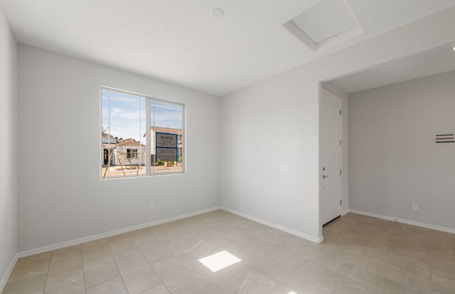 Spacious, unfurnished interior of a new home in Artisan at Asante, Surprise (Image 28).