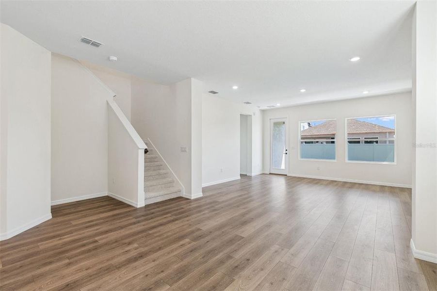 Spacious, unfurnished interior of a new home in Eastlyn, Bradenton (Image 13).