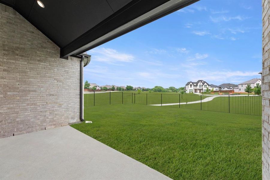 25. 2816 Shadybrook - Patio