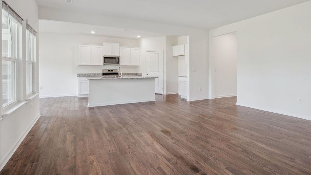 Spacious, unfurnished interior of a new home in Catlett Cove, Knoxville (Image 16).