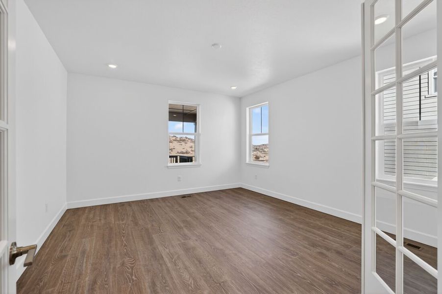 Spacious, unfurnished interior of a new home in Macanta, Castle Rock (Image 12).