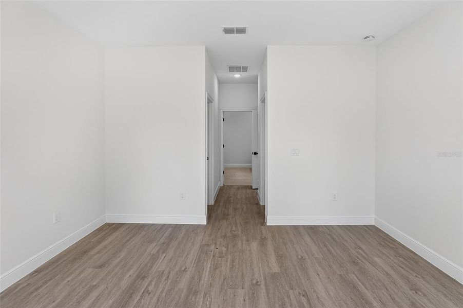 Spacious, unfurnished interior of a new home in , Citrus Springs (Image 20).