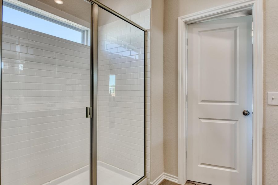 Representative furnished interior of a home built from the Granbury by Ashton Woods in Meadows at Hennersby Hollow 40's, San Antonio (Image 11).