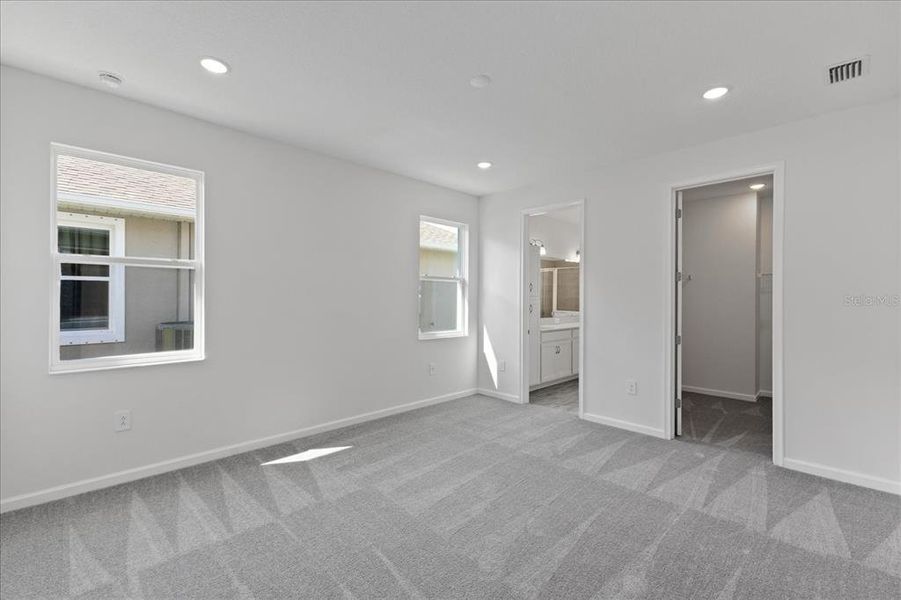 Spacious, unfurnished interior of a new home in , Venice (Image 15).