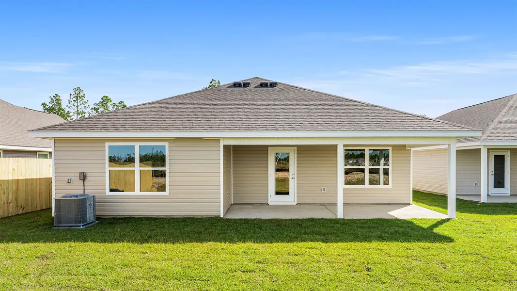 Exterior details and patio area of a home in Morningside, Panama City (Image 3).