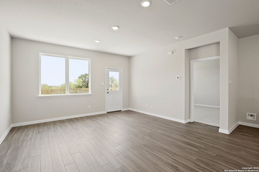 Spacious, unfurnished interior of a new home in Hickory Ridge, Elmendorf (Image 14). Spacious, unfurnished interior of a new home in Hickory Ridge, Elmendorf (Image 14).