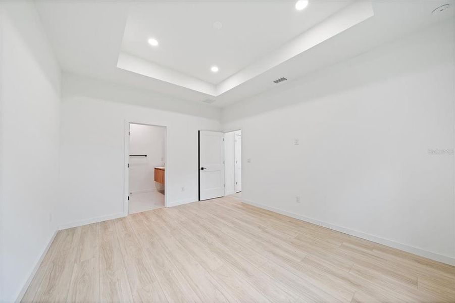 Spacious, unfurnished interior of a new home in , North Port (Image 15).