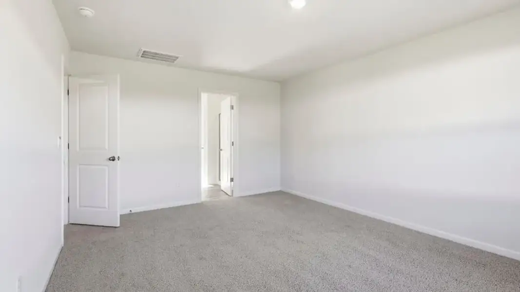Spacious, unfurnished interior of a new home in Cedar Gap, Fountain Inn (Image 24).