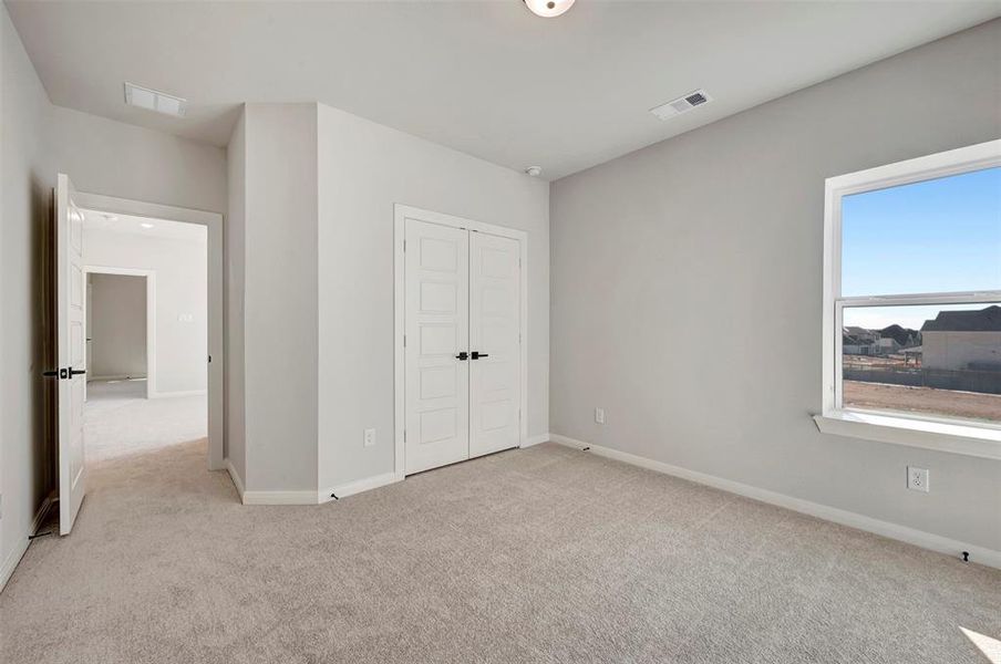 Spacious, unfurnished interior of a new home in Pecan Square - Gardens, Northlake (Image 30).