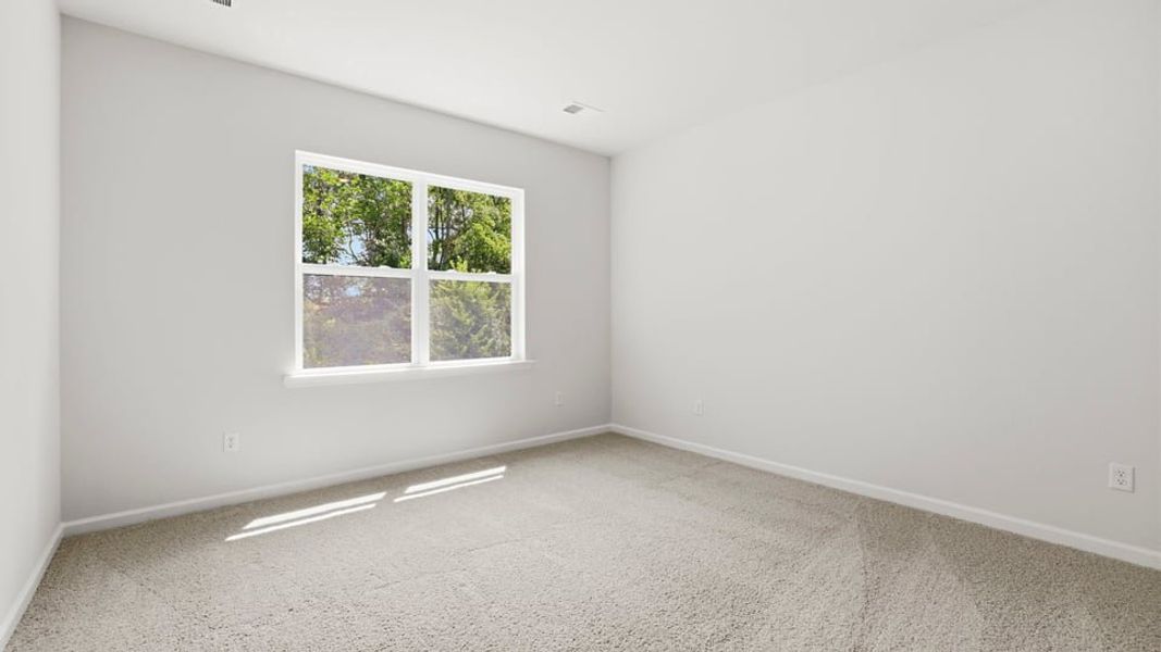 Spacious, unfurnished interior of a new home in Sherwood Gardens, Landrum (Image 31).