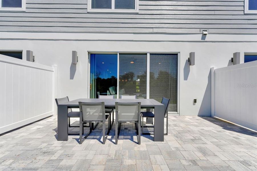 Exterior details and patio area of a home in , Kissimmee (Image 2).