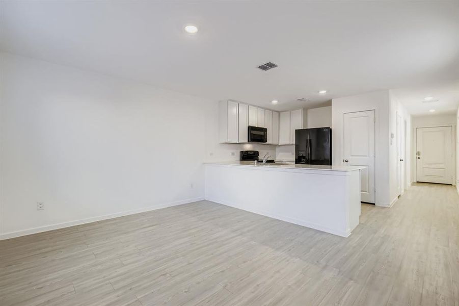 Spacious, unfurnished interior of a new home in Tillage Farms: Wellton Haven, Princeton (Image 16).