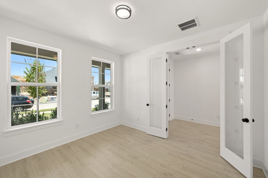 Spacious, unfurnished interior of a new home in Wildflower Ranch, Fort Worth (Image 23).