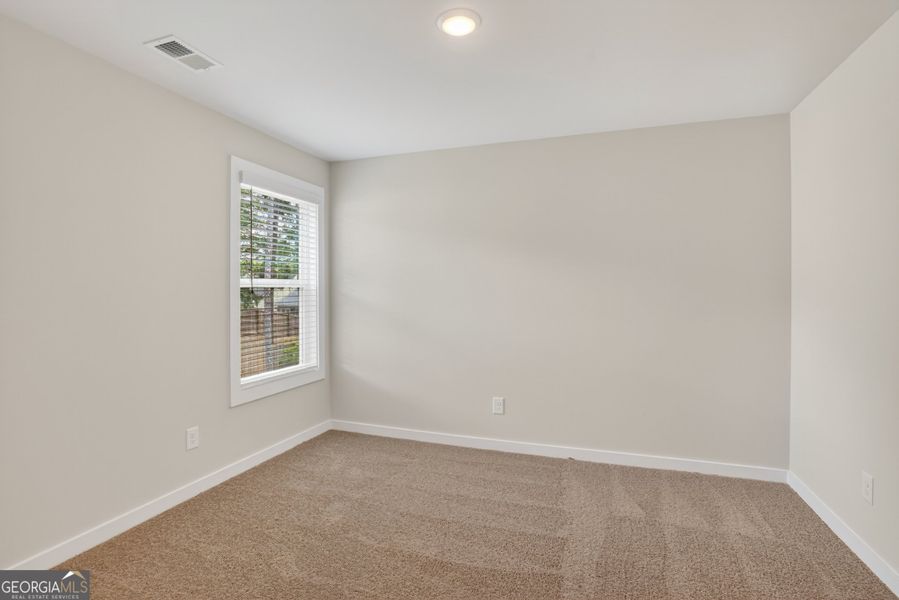 Spacious, unfurnished interior of a new home in The Fairways at Mirror Lake, Villa Rica (Image 31).