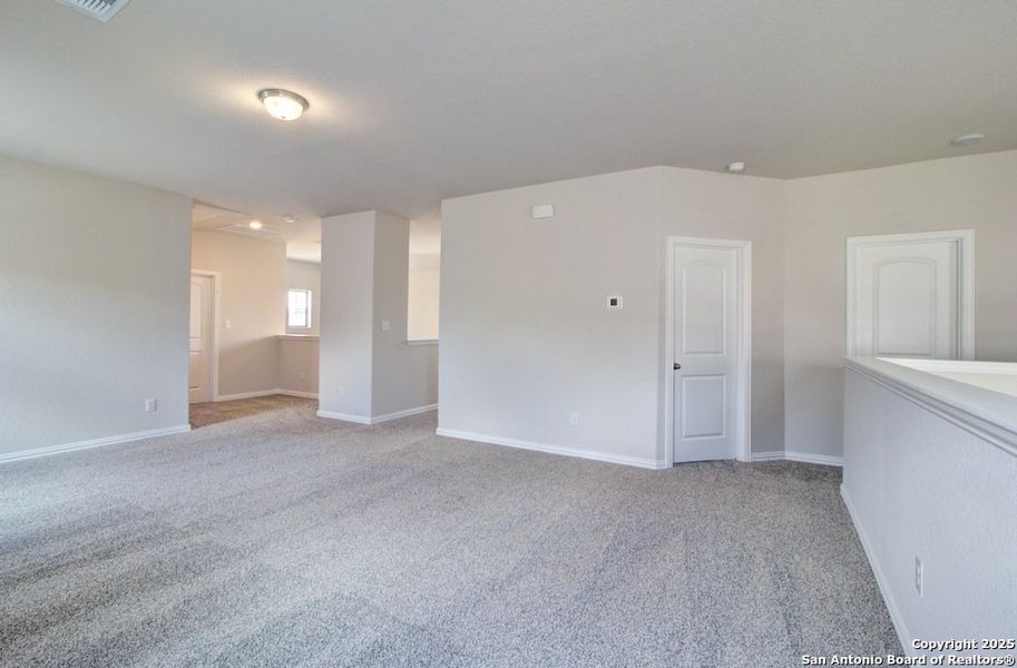 Spacious, unfurnished interior of a new home in Casinas at Gruene, New Braunfels (Image 19).