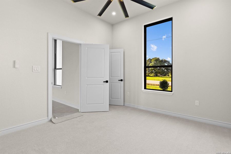 Spacious, unfurnished interior of a new home in , Atascosa (Image 22).