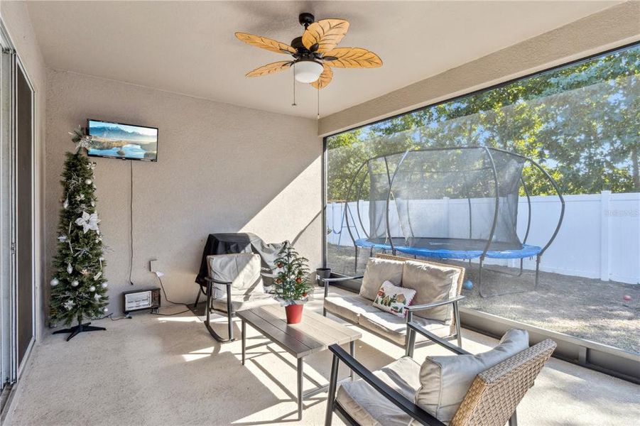 Exterior details and patio area of a home in , Winter Haven (Image 4).
