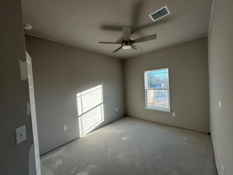 Unfurnished room featuring ceiling fan