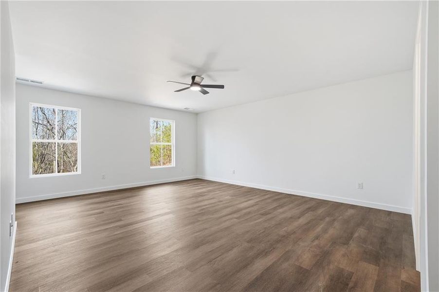 Spacious, unfurnished interior of a new home in , Jasper (Image 20).