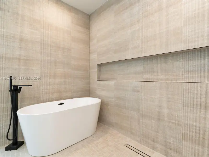 Close-up of interior finishes inside a home in , Fort Lauderdale (Image 18).