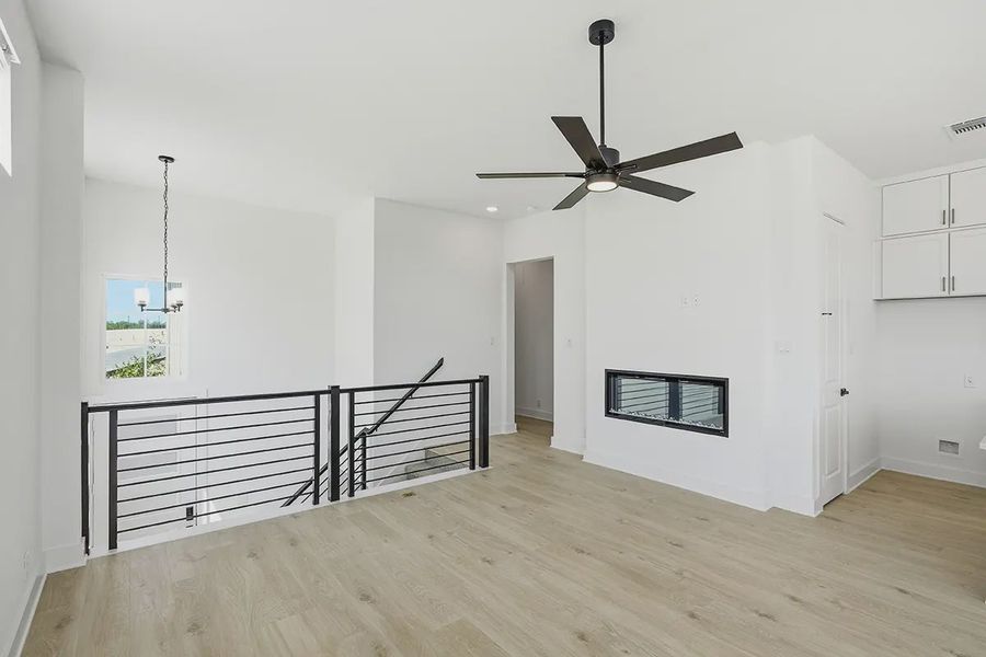 Spacious, unfurnished interior of a new home in Prominence Urban, San Antonio (Image 19).