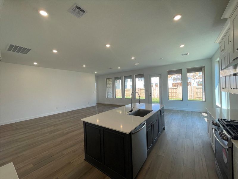 **Photos are a representation of the floor plan. This is not the actual homesite.**