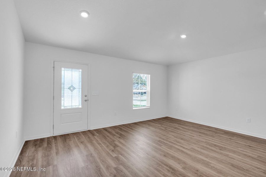 Spacious, unfurnished interior of a new home in Rolling Hills, Green Cove Springs (Image 17).
