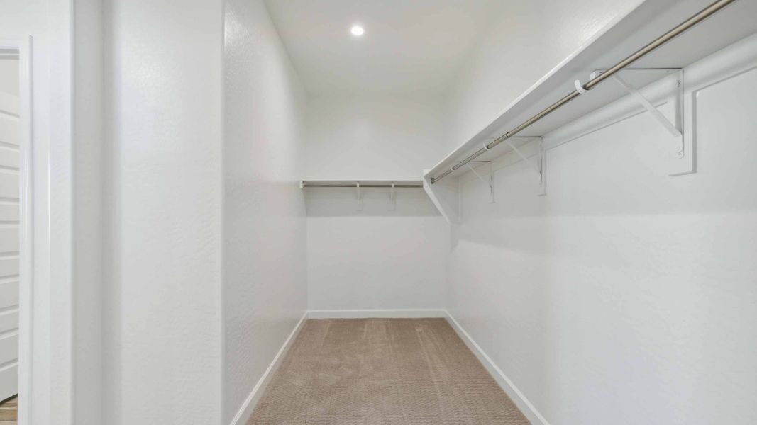 Spacious, unfurnished interior of a new home in Quail Ranch, San Tan Valley (Image 21).