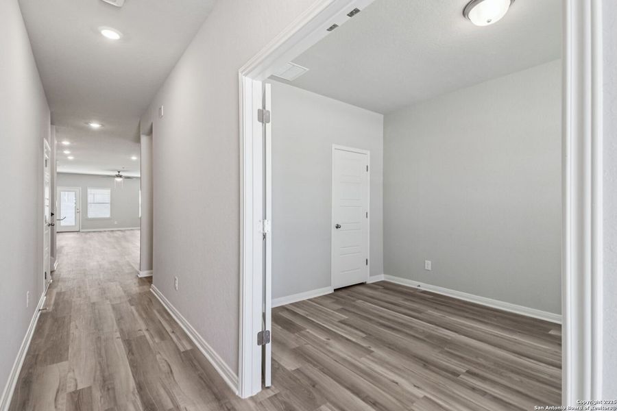 Spacious, unfurnished interior of a new home in Arcadia Ridge - Premier Series, San Antonio (Image 35).