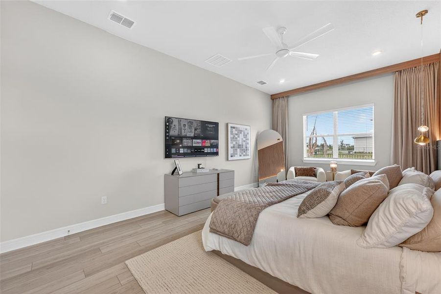 Furnished interior view inside a new home in , Orlando (Image 53).