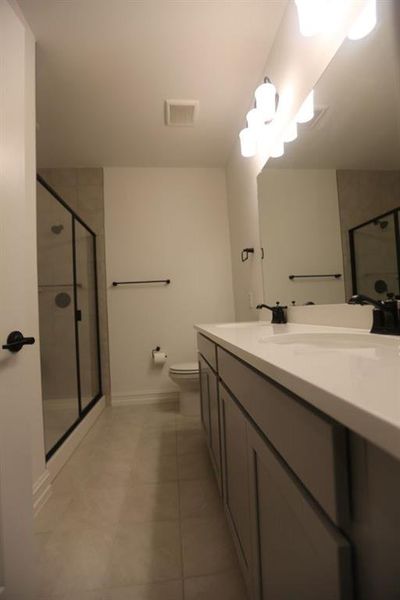 Double vanity with light countertops and undermount sinks