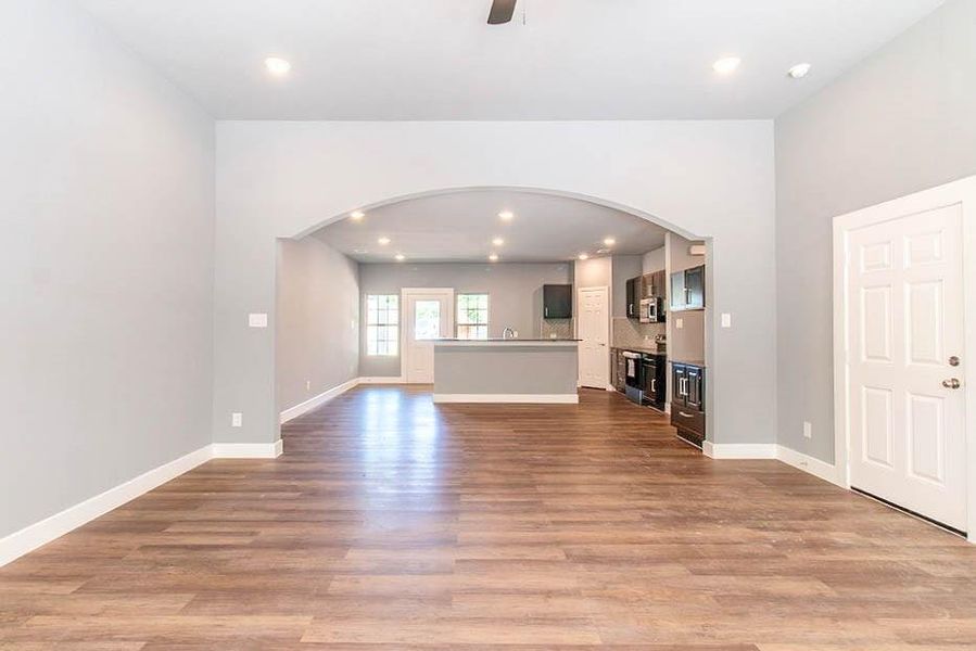 Spacious, unfurnished interior of a new home in , West Tawakoni (Image 14).