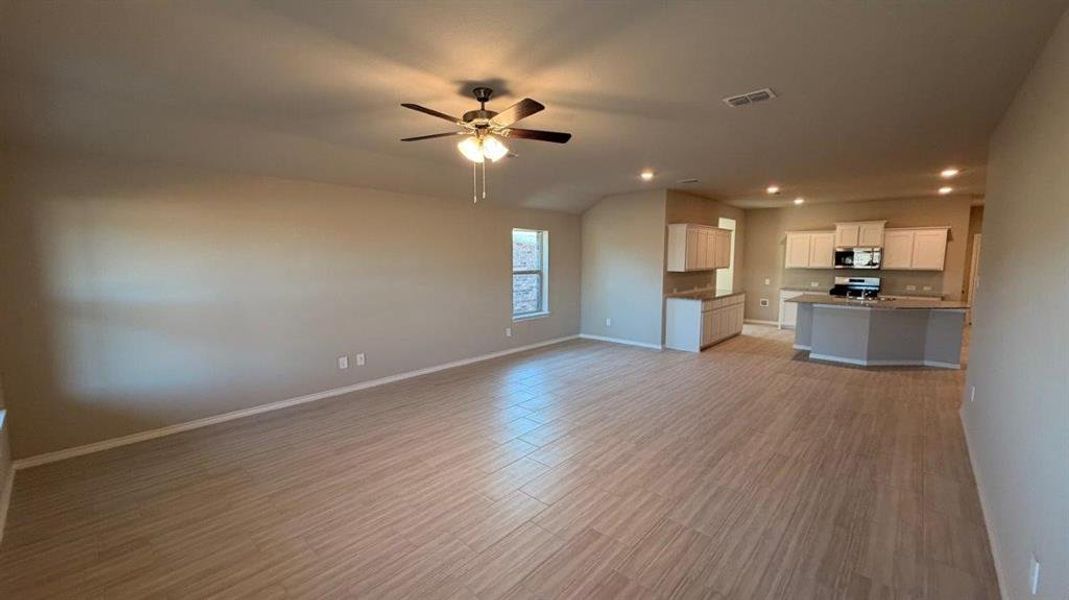 Spacious, unfurnished interior of a new home in Rosewood at Beltmill, Fort Worth (Image 13).