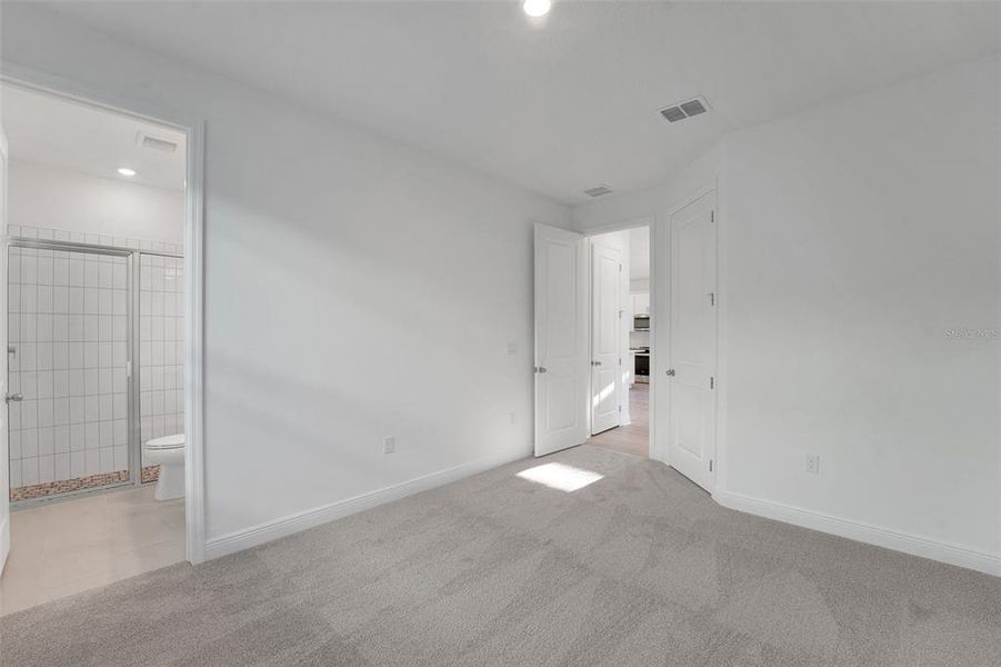 Spacious, unfurnished interior of a new home in Green Key Village, Lady Lake (Image 15). Spacious, unfurnished interior of a new home in Green Key Village, Lady Lake (Image 15).