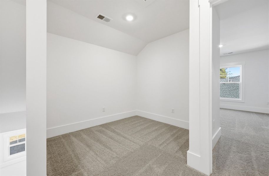 Spacious, unfurnished interior of a new home in Oak Hollow, Longs (Image 20).