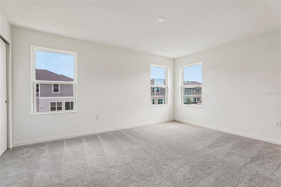 Spacious, unfurnished interior of a new home in , Lake Wales (Image 15).